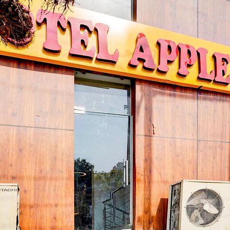 Готель Collection O Apple Tree Нойда Екстер'єр фото