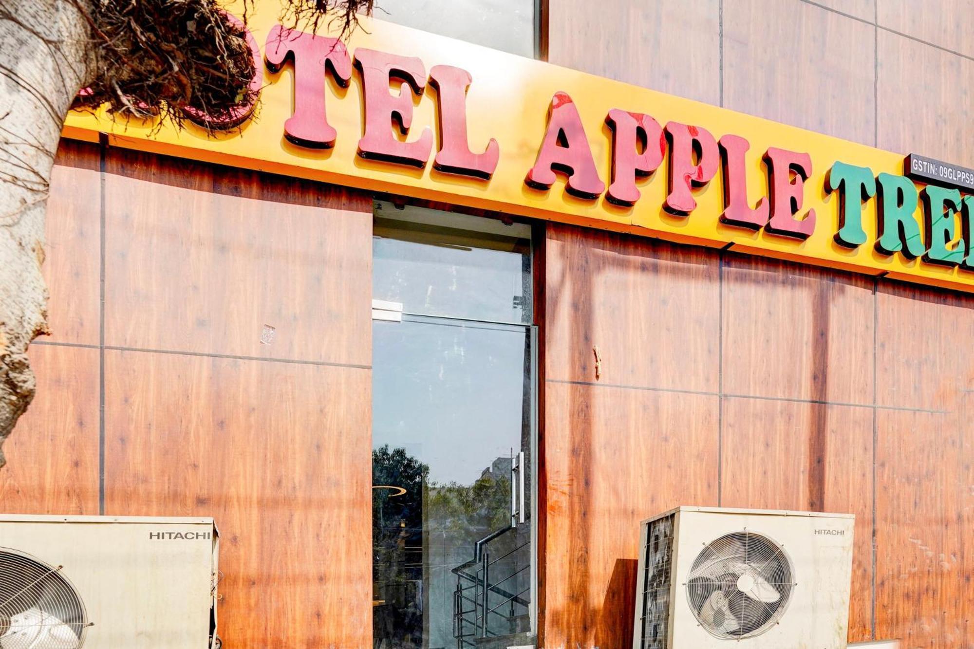 Готель Collection O Apple Tree Нойда Екстер'єр фото